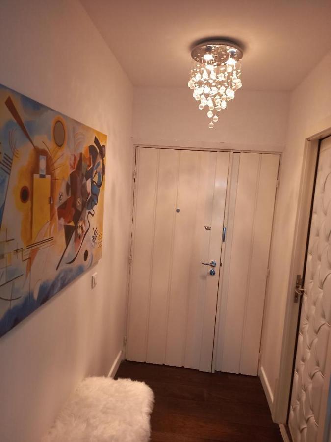 Parisian Sparkle Retreat Ньой сюр Сен Екстериор снимка